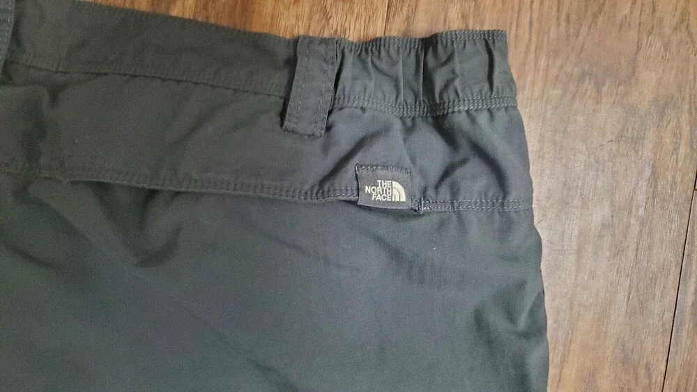 The North Face Cargo Hiking Shorts Mens Size M (32-34) Charcoal Gray